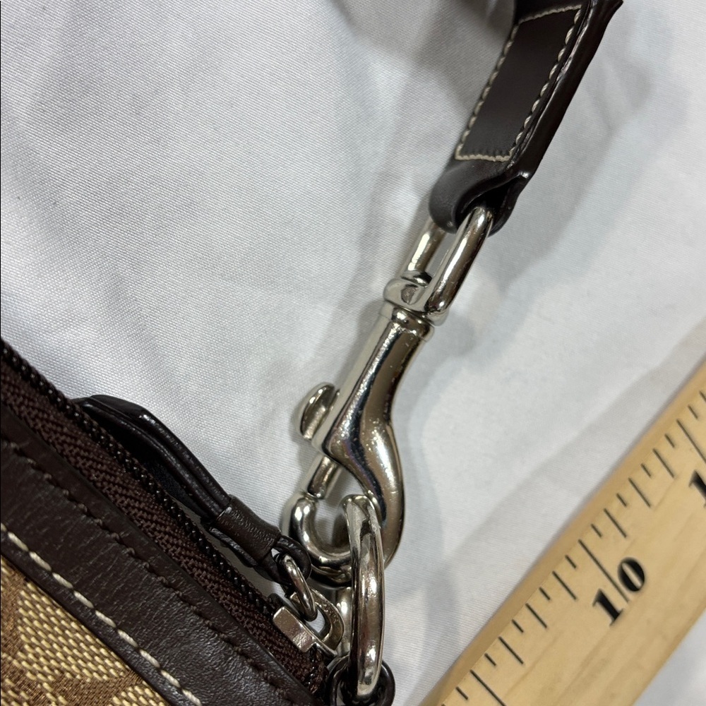 Coach Signature 6016 Stripe Swingpack Crossbody Khaki
Brown Leather Purse bag - Picture 10 of 15